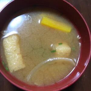 油揚げ、たまねぎ、わかめの味噌汁